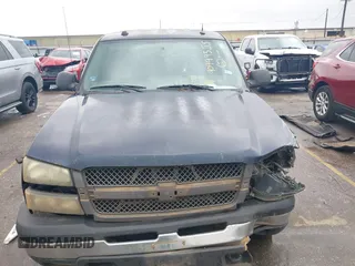 2005 Chevrolet Silverado 1500 LS z VIN 2GCEC13T151397500, wystawiony jako IAAI lot #40999355 z przebiegiem 302 934 mil mil oraz . Historia ofert i sprzedaży dostępna na DreamBid. Obrazek 12.