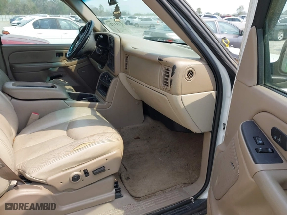 2005 Chevrolet Tahoe LT with VIN 1GNEC13T85J124339, listed as a IAAI auction lot 41911723 with 353,205 mi miles. Bid and sale history available at carsss.com. Image 5.