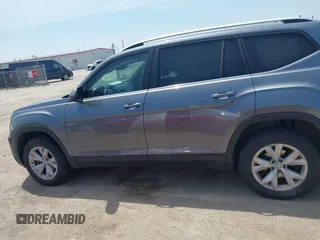 2018 Volkswagen Atlas SE with VIN 1V2KR2CA2JC585922, listed as a IAAI auction lot 42488658 with 105,878 mi miles and . Bid and sale history available at DreamBid. Image 14.