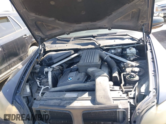 2008 BMW X5 3.0si with VIN 5UXFE43588L025702, listed as a IAAI auction lot 41705837 with 184,296 mi miles. Bid and sale history available at carsss.com. Image 10.