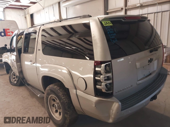 2007 Chevrolet Suburban LTZ z VIN 3GNFC16057G264519, wystawiony jako IAAI lot #41641397 z przebiegiem 235 431 mil mil oraz . Historia ofert i sprzedaży dostępna na DreamBid. Obrazek 3.