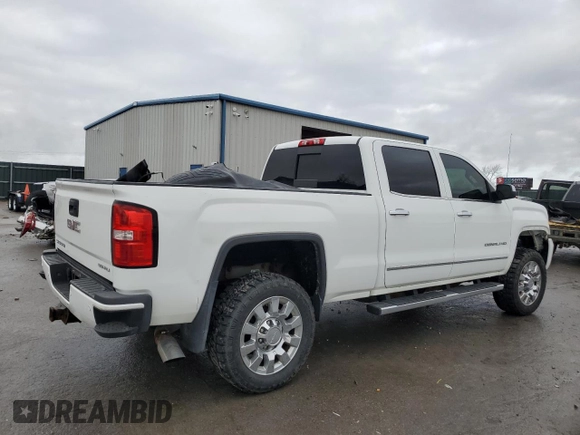 2015 GMC Sierra 2500HD available WiFi Denali with VIN 1GT120E81FF139797, listed as a Copart auction lot 43355735 with 195,305 mi miles and Salvage Title. Bid and sale history available at carsss.com. Image 3.