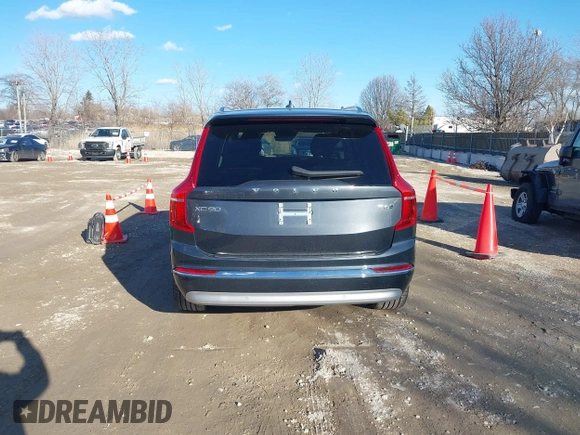 2022 Volvo XC90 Inscription z VIN YV4A22PL3N1812675, wystawiony jako IAAI lot #41695426 z przebiegiem 22 322 mil mil oraz . Historia ofert i sprzedaży dostępna na DreamBid. Obrazek 16.