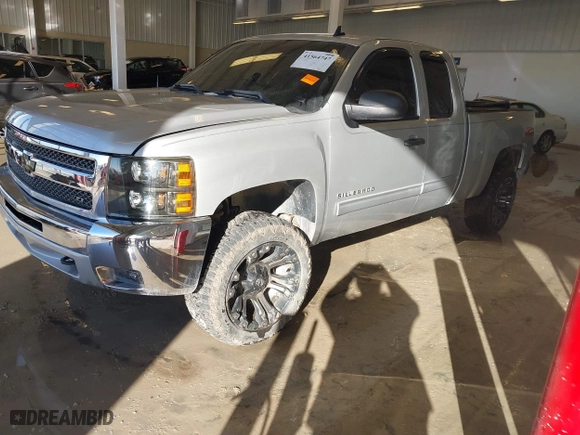 2013 Chevrolet Silverado 1500 LT with VIN 1GCRKSE78DZ314015, listed as a IAAI auction lot 41564747 with 197,024 mi miles. Bid and sale history available at carsss.com. Image 20.