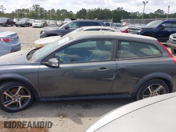 2013 Volvo C30 T5 with VIN YV1672MK1D2309946, listed as a IAAI auction lot 42059297 with 96,085 mi miles and . Bid and sale history available at DreamBid. Image 14.
