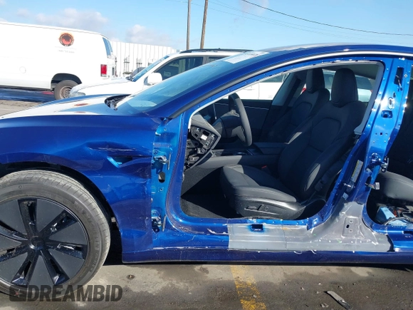 2025 Tesla Model 3 Long Range with VIN 5YJ3E1EA2SF915586, listed as a IAAI auction lot 41495870 with 4 mi miles and . Bid and sale history available at DreamBid. Image 6.