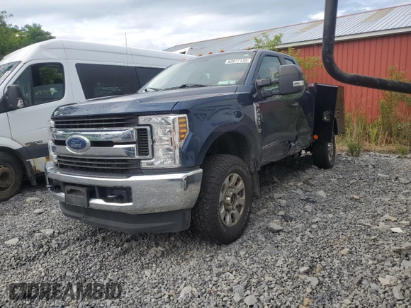 2019 Ford F-250 XL with VIN 1FT7X2BT1KEE95571, listed as a Copart auction lot 62677135 with 136,344 mi miles and Salvage title. Bid and sale history available at DreamBid. Image 1.