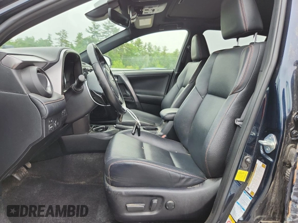 2018 Toyota RAV4 SE z VIN JTMJFREV3JD244036, wystawiony jako Copart lot #61499005 z przebiegiem 106 503 mil mil oraz Czysty tytuł • Clean title. Historia ofert i sprzedaży dostępna na DreamBid. Obrazek 7.