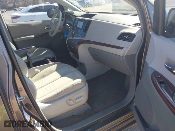 2012 Toyota Sienna XLE with VIN 5TDDK3DC5CS047530, listed as a IAAI auction lot 41780049 with 209,812 mi miles. Bid and sale history available at carsss.com. Image 5.