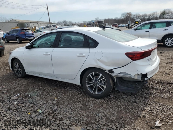 2024 Kia Forte LXS with VIN 3KPF24ADXRE832771, listed as a Copart auction lot 49672725 with 2,808 mi miles and Salvage Title. Bid and sale history available at DreamBid. Image 2.