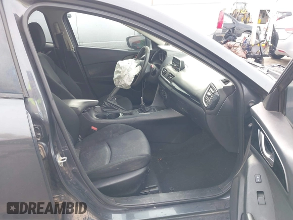 2014 Mazda 3 i Sport with VIN JM1BM1K72E1186770, listed as a IAAI auction lot 40926275 with 146,490 mi miles and . Bid and sale history available at carsss.com. Image 5.