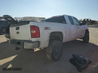 2009 Chevrolet Silverado 1500 LTZ with VIN 1GCEK39049Z272306, listed as a Copart auction lot 46627195 with 175,616 mi miles and Salvage Title. Bid and sale history available at carsss.com. Image 3.