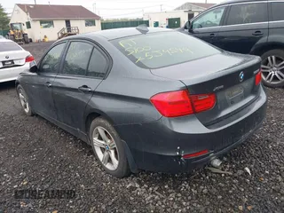 2013 BMW 3 Series 328i xDrive z VIN WBA3B5G5XDNS04431, wystawiony jako IAAI lot #42186095 z przebiegiem Nie podano mil oraz . Historia ofert i sprzedaży dostępna na DreamBid. Obrazek 3.