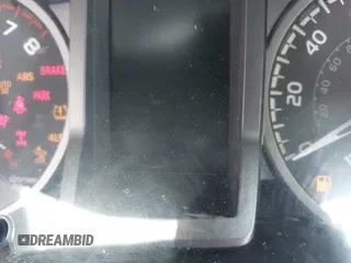 2022 Toyota Tacoma SR z VIN 3TMCZ5AN0NM499428, wystawiony jako IAAI lot #41874787 z przebiegiem Nie podano mil oraz . Historia ofert i sprzedaży dostępna na DreamBid. Obrazek 16.