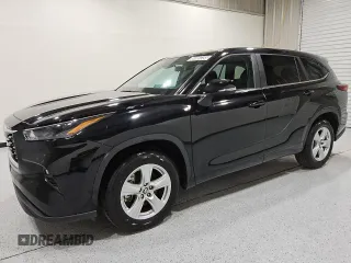 2023 Toyota Highlander L z VIN 5TDKDRAH5PS505318, wystawiony jako Copart lot #55865355 z przebiegiem 44 616 mil mil oraz Czysty tytuł • Clean title. Historia ofert i sprzedaży dostępna na DreamBid. Obrazek 1.