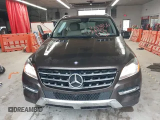 2015 Mercedes-Benz M 350 z VIN 4JGDA5HB2FA578858, wystawiony jako IAAI lot #42220126 z przebiegiem 136 554 mil mil oraz . Historia ofert i sprzedaży dostępna na DreamBid. Obrazek 12.