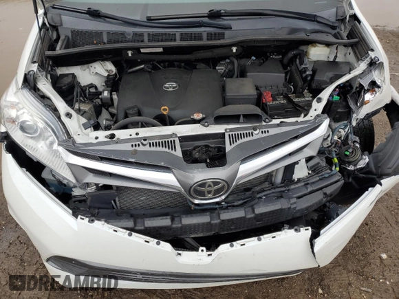 2019 Toyota Sienna XLE with VIN 5TDDZ3DC0KS224611, listed as a Copart auction lot 47667495 with 61,829 mi miles and Salvage Title. Bid and sale history available at carsss.com. Image 13.