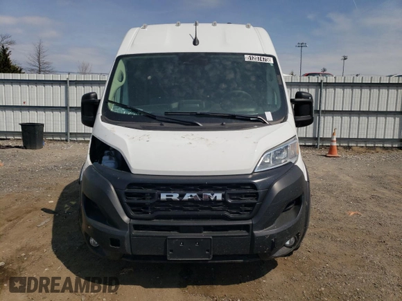 2025 Ram ProMaster Cargo Tradesman with VIN 3C6MRVJG9SE517735, listed as a Copart auction lot 51207475 with 9,208 mi miles and Clean Title. Bid and sale history available at DreamBid. Image 5.