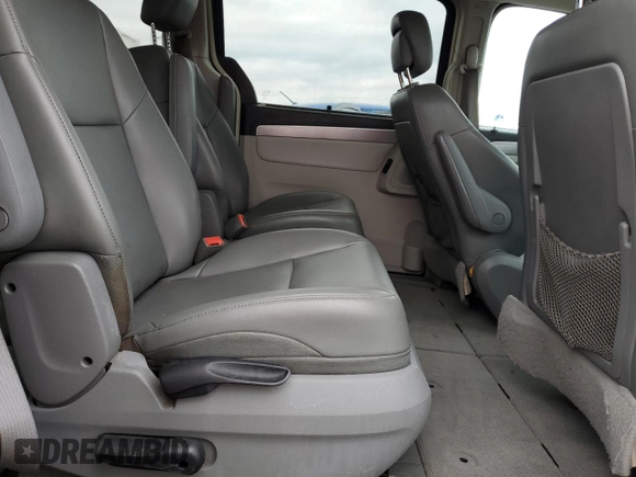 2014 Volkswagen Routan SE with VIN 2C4RVABG5ER135304, listed as a Copart auction lot 83957644 with 118,035 mi miles and Clean title. Bid and sale history available at DreamBid. Image 11.