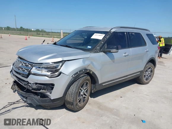 2018 Ford Explorer XLT z VIN 1FM5K7D87JGB43038, wystawiony jako IAAI lot #41978891 z przebiegiem 104 666 mil mil oraz . Historia ofert i sprzedaży dostępna na DreamBid. Obrazek 17.