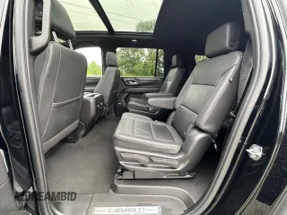 2023 Chevrolet Suburban LT z VIN 1GNSCCKD1PR309197, wystawiony jako Copart lot #62896615 z przebiegiem 184 279 mil mil oraz Czysty tytuł • Clean title. Historia ofert i sprzedaży dostępna na DreamBid. Obrazek 14.