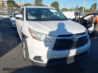 2016 Toyota Highlander LE with VIN 5TDZARFH5GS022461, listed as a IAAI auction lot 41408052 with 15,598 mi miles. Bid and sale history available at carsss.com. Image 1.