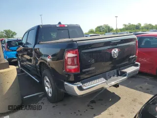 2022 Ram 1500 Big Horn z VIN 1C6RRFFG3NN179043, wystawiony jako IAAI lot #42566379 z przebiegiem 90 922 mil mil oraz . Historia ofert i sprzedaży dostępna na DreamBid. Obrazek 25.