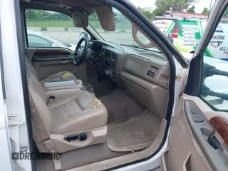 2000 Ford Excursion Limited z VIN 1FMNU42S6YEC01279, wystawiony jako IAAI lot #42320864 z przebiegiem 118 764 mil mil oraz . Historia ofert i sprzedaży dostępna na DreamBid. Obrazek 5.