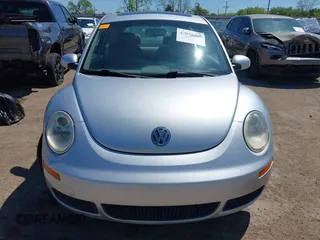 2008 Volkswagen New Beetle Coupe S with VIN 3VWRW31C88M509260, listed as a IAAI auction lot 42032305 with 122,760 mi miles. Bid and sale history available at carsss.com. Image 12.