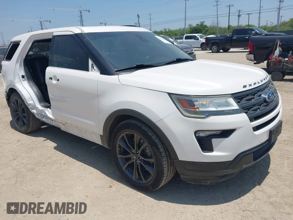 2019 Ford Explorer XLT z VIN 1FM5K7D86KGA27590, wystawiony jako IAAI lot #42464262 z przebiegiem 96 038 mil mil oraz . Historia ofert i sprzedaży dostępna na DreamBid. Obrazek 1.