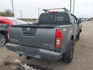 2017 Nissan Frontier SV z VIN 1N6DD0EV2HN745516, wystawiony jako IAAI lot #41231291 z przebiegiem 70 326 mil mil oraz . Historia ofert i sprzedaży dostępna na DreamBid. Obrazek 4.