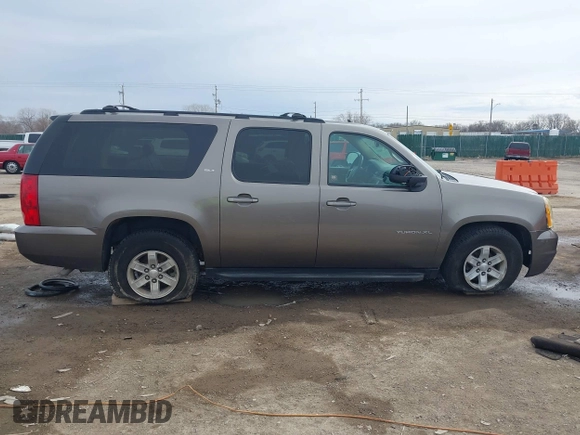 2012 GMC Yukon XL SLT with VIN 1GKS2KE78CR177257, listed as a IAAI auction lot 41488033 with 254,663 mi miles. Bid and sale history available at carsss.com. Image 13.