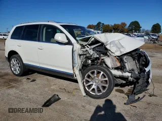 2008 Volkswagen Touareg V6 z VIN WVGBE77L88D024775, wystawiony jako Copart lot #83843144 z przebiegiem 152 413 mil mil oraz Szkoda całkowita • Salvage title. Historia ofert i sprzedaży dostępna na DreamBid. Obrazek 4.