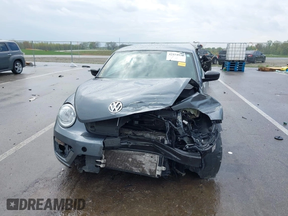 2018 Volkswagen Beetle S z VIN 3VWFD7AT1JM726428, wystawiony jako IAAI lot #42154938 z przebiegiem 41 279 mil mil oraz . Historia ofert i sprzedaży dostępna na DreamBid. Obrazek 12.