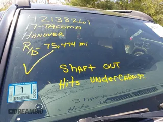2017 Toyota Tacoma SR5 z VIN 3TMCZ5AN1HM062459, wystawiony jako IAAI lot #42138261 z przebiegiem 75 474 mil mil oraz . Historia ofert i sprzedaży dostępna na DreamBid. Obrazek 18.