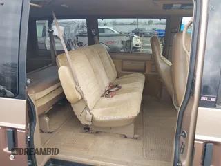 1995 GMC Safari Passenger with VIN 1GKDM19W1SB500991, listed as a IAAI auction lot 41887901 with 210,518 mi miles. Bid and sale history available at carsss.com. Image 8.