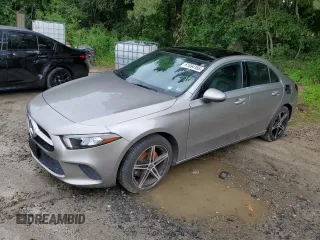 2019 Mercedes-Benz A 220 z VIN WDD3G4FB1KW035631, wystawiony jako Copart lot #61694185 z przebiegiem 99 701 mil mil oraz Czysty tytuł • Clean title. Historia ofert i sprzedaży dostępna na DreamBid. Obrazek 1.