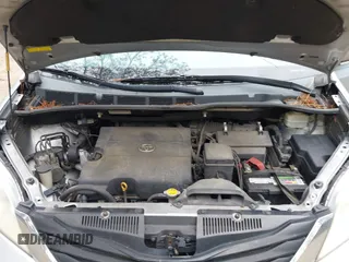 2012 Toyota Sienna LE AAS z VIN 5TDKK3DC7CS222416, wystawiony jako IAAI lot #42360994 z przebiegiem 241 498 mil mil oraz . Historia ofert i sprzedaży dostępna na DreamBid. Obrazek 10.