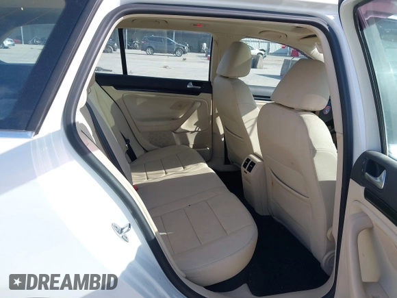 2014 Volkswagen Jetta TDI w/Sunroof & Nav with VIN 3VWPL7AJ0EM608544, listed as a IAAI auction lot 42549920 with 185,900 mi miles and . Bid and sale history available at DreamBid. Image 8.