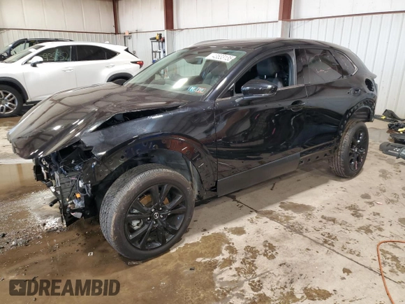 2024 Mazda CX-30 Premium z VIN 3MVDMBDY4RM689826, wystawiony jako Copart lot #43533135 z przebiegiem 10 372 mil mil oraz Szkody całkowita. Historia ofert i sprzedaży dostępna na DreamBid. Obrazek 1.