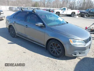 2011 Volkswagen Jetta Sedan SE PZEV with VIN 3VWDZ7AJ4BM080178, listed as a IAAI auction lot 41772185 with 140,897 mi miles. Bid and sale history available at carsss.com. Image 1.