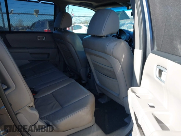 2010 Honda Pilot Touring with VIN 5FNYF4H93AB008589, listed as a IAAI auction lot 41731084 with 138,554 mi miles and . Bid and sale history available at carsss.com. Image 8.