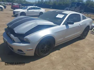 2014 Ford Mustang V6 z VIN 1ZVBP8AM4E5202464, wystawiony jako IAAI lot #42230631 z przebiegiem 171 523 mil mil oraz . Historia ofert i sprzedaży dostępna na DreamBid. Obrazek 17.