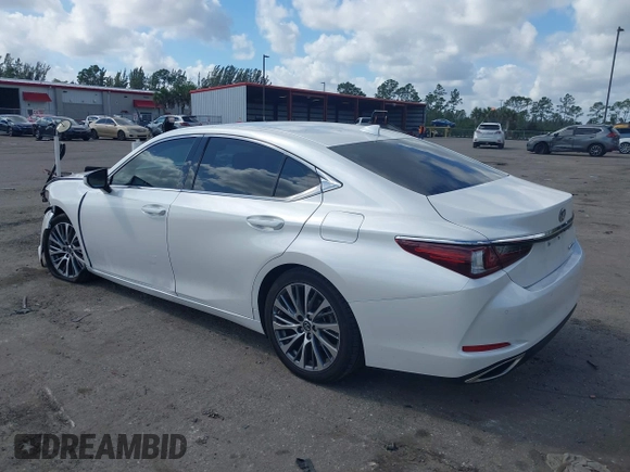 2020 Lexus ES with VIN 58ADZ1B16LU060952, listed as a IAAI auction lot 41564044 with 51,496 mi miles. Bid and sale history available at carsss.com. Image 3.