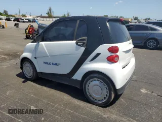 2014 Smart fortwo Pure z VIN WMEEJ3BAXEK778748, wystawiony jako Copart lot #57611955 z przebiegiem 59 895 mil mil oraz Tytuł czysty. Historia ofert i sprzedaży dostępna na DreamBid. Obrazek 2.