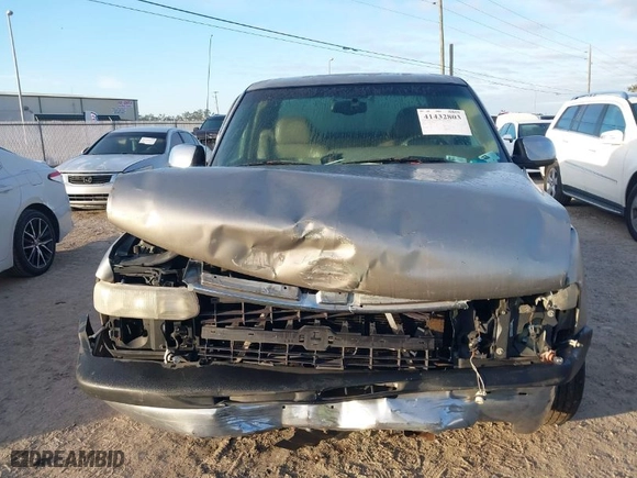 2001 Chevrolet Silverado 1500 LS with VIN 2GCEC19T911403528, listed as a IAAI auction lot 41432803 with 318,740 mi miles. Bid and sale history available at carsss.com. Image 13.
