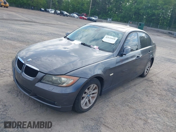 2007 BMW 3 Series 328xi z VIN WBAVC93527KX53775, wystawiony jako IAAI lot #42124420 z przebiegiem Nie podano mil oraz . Historia ofert i sprzedaży dostępna na DreamBid. Obrazek 2.