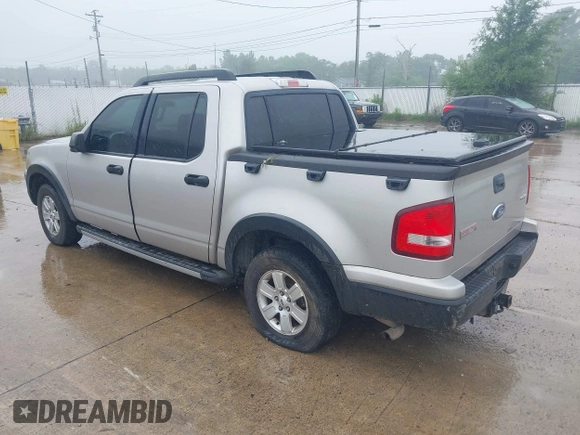 2008 Ford Explorer Sport Trac XLT z VIN 1FMEU51EX8UA20094, wystawiony jako IAAI lot #42409992 z przebiegiem 168 718 mil mil oraz . Historia ofert i sprzedaży dostępna na DreamBid. Obrazek 3.