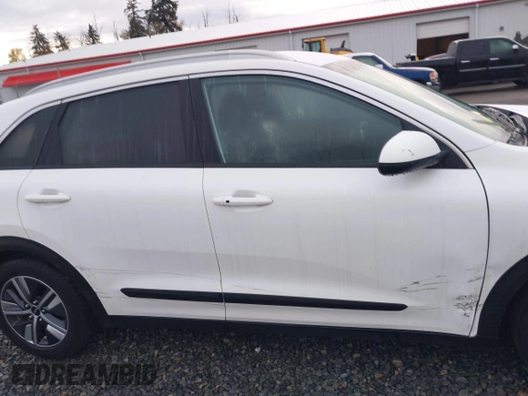 2022 Kia Niro LXS with VIN KNDCB3LC2N5542807, listed as a IAAI auction lot 40733090 with 28,791 mi miles. Bid and sale history available at carsss.com. Image 13.