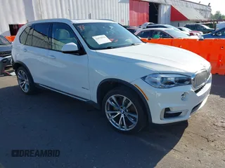 2017 BMW X5 xDrive50i z VIN 5UXKR6C52H0J84540, wystawiony jako IAAI lot #42078930 z przebiegiem 93 716 mil mil oraz . Historia ofert i sprzedaży dostępna na DreamBid. Obrazek 1.